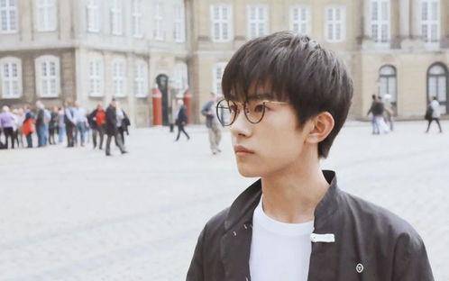 吃瓜易烊千玺百度网盘,揭秘明星私下趣味生活